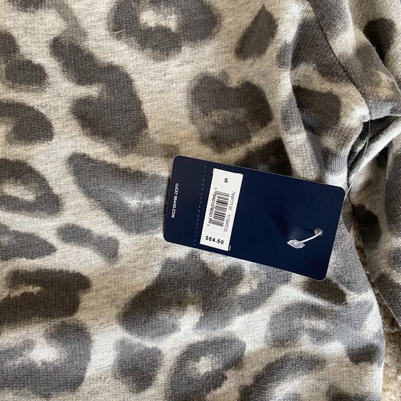 NWT Lucky Brand Gray Leopard Print Crewneck Sweatshirt Size S - Picture 4 of 5